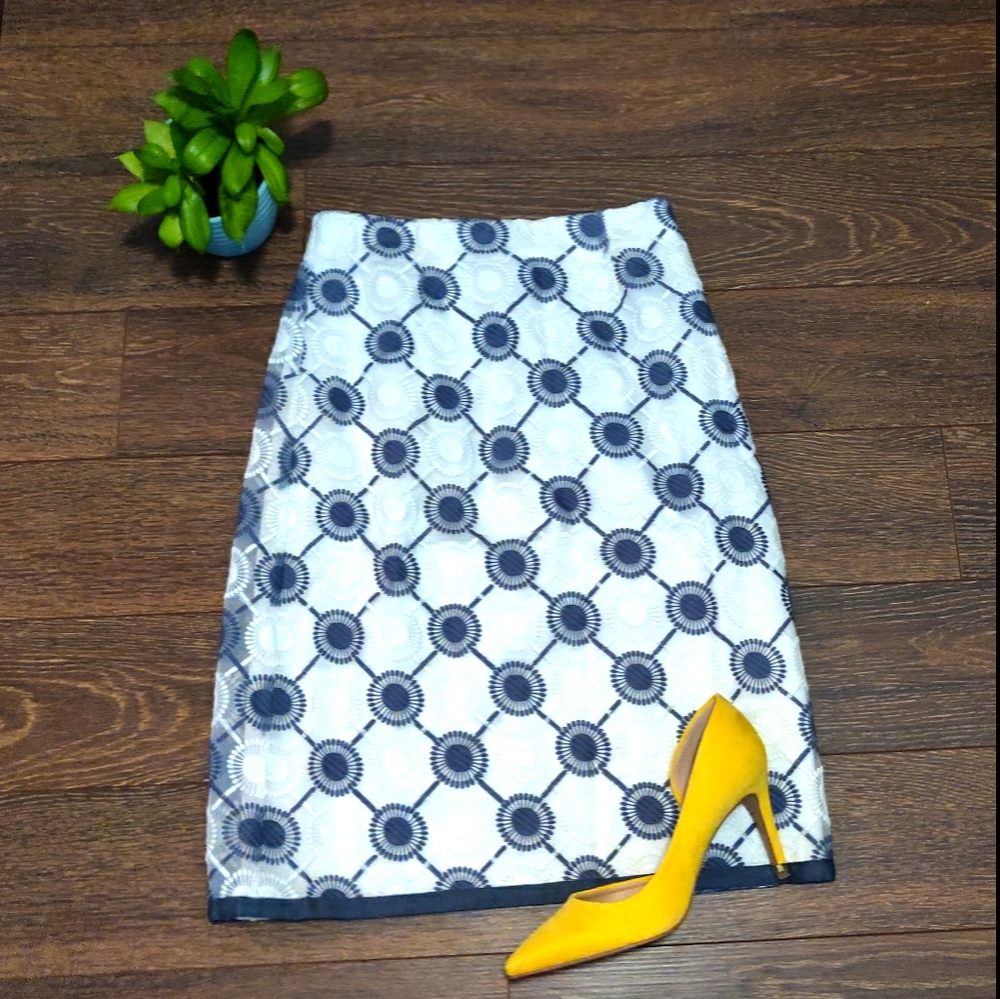 Boden 4L lace pencil skirt.